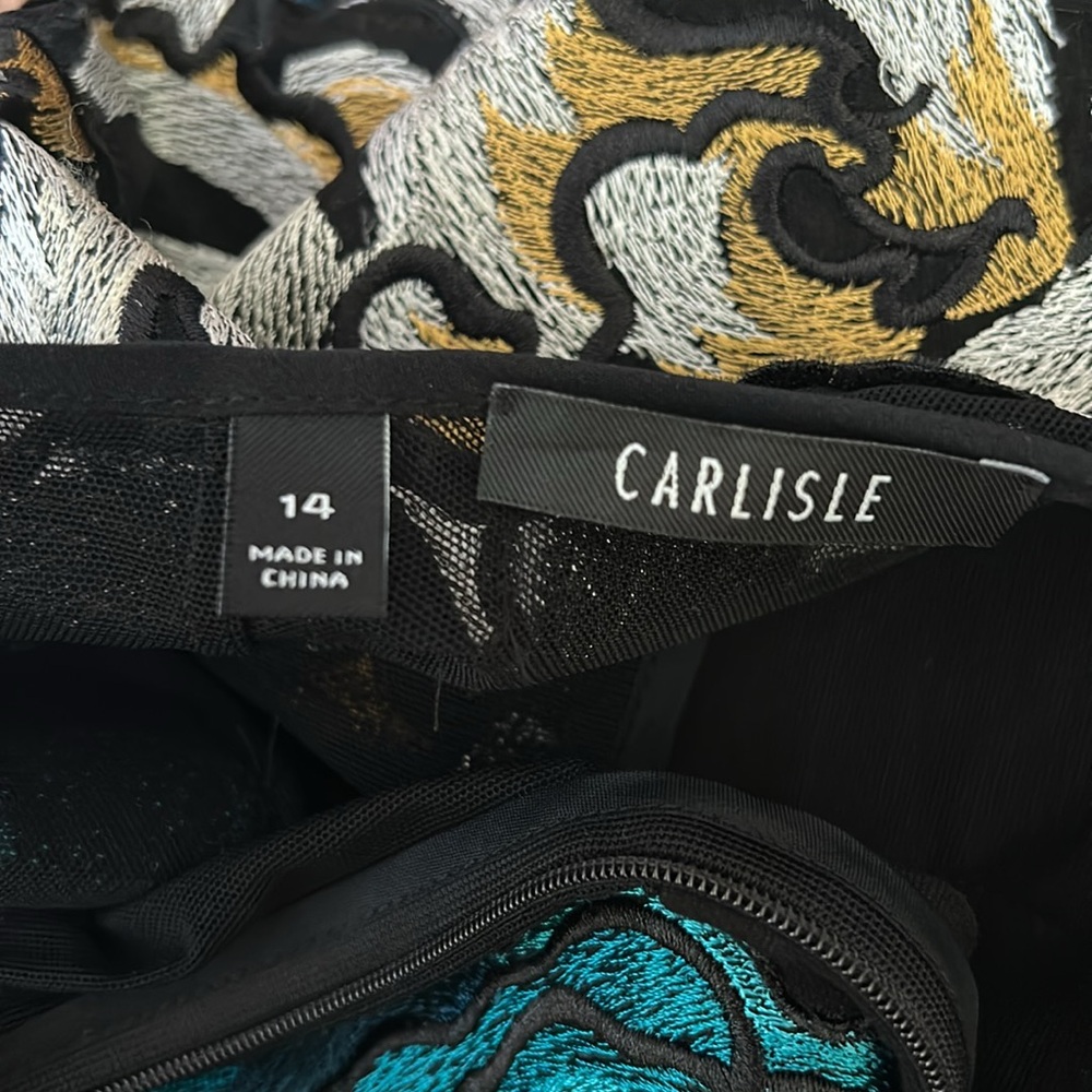 Striking Carlisle Black, Green, White, Gold Graphic Ruffled Top, 14 - Picture 2 of 14